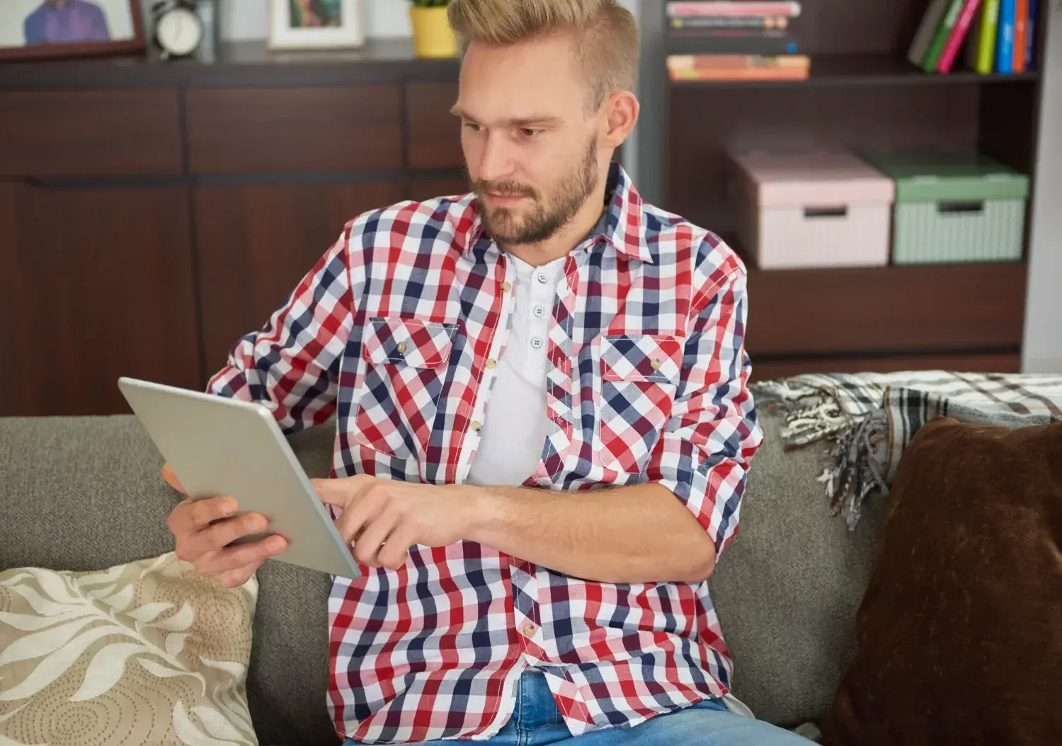 Inicios de sesión más seguros ahora: un gestor, claves de acceso primero y uso compartido con la familia que simplemente funciona